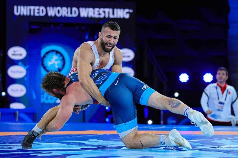 Bartın Üniversitesi öğrencisi Burhan Akbudak, dünya ikincisi oldu
