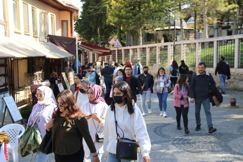 Güneşli hava Odunpazarı’na yaradı
