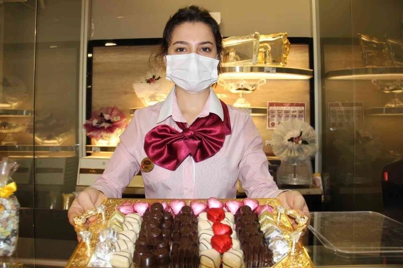 Normalleşme süreci başladı, el yapımı dolgu çikolata satışları patladı

