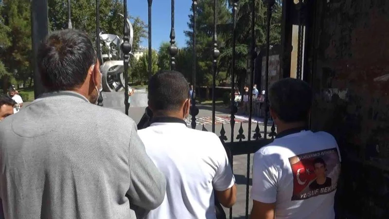 Evlat nöbetindeki aileler, İHD’den çocukları için açıklama yapmalarını istedi
