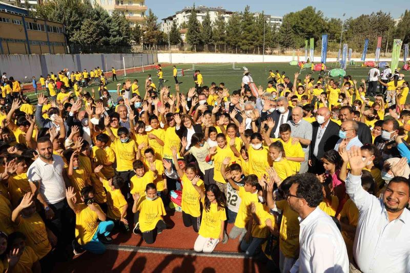 Gaziantep Büyükşehir ilçe spor şenliklerinin startını Nurdağı’nda verdi
