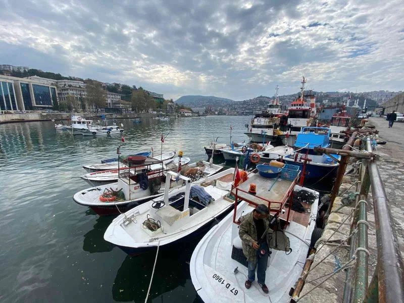 Balıkçılar rüzgara takıldı
