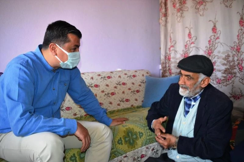 Kahramanmaraş’ta görme yetisini kaybetme tehlikesi olan yaşlı adama şefkat eli