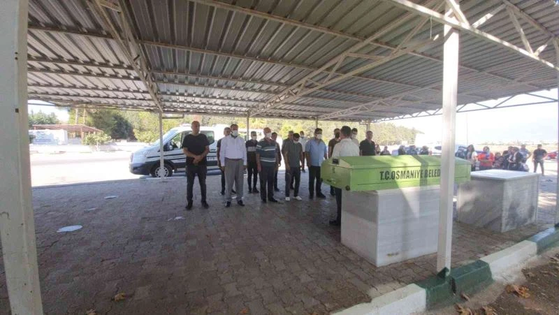 Eşi tarafından darp edildikten sonra hayatını kaybeden kadın toprağa verildi
