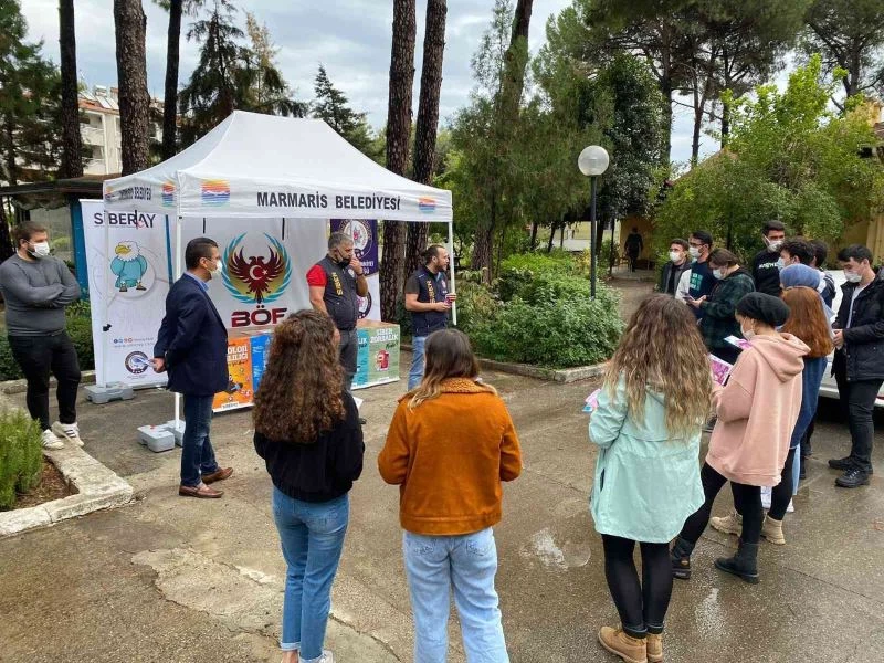 Polisten Üniversite öğrencilere siber suçlara karşı eğitim verildi
