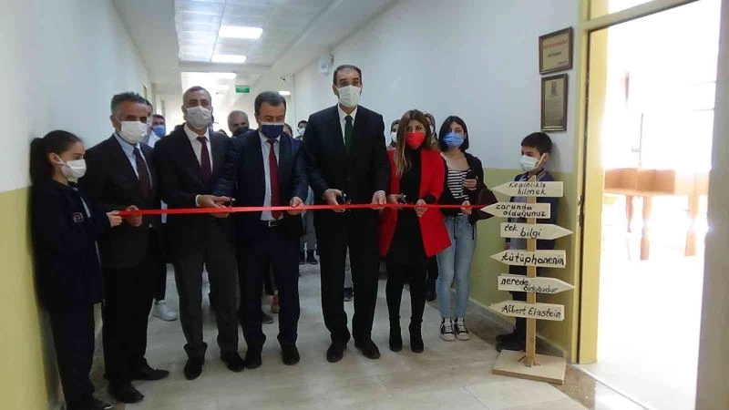 Fedakar öğretmenler, annelerinin adını kütüphanede yaşatacak
