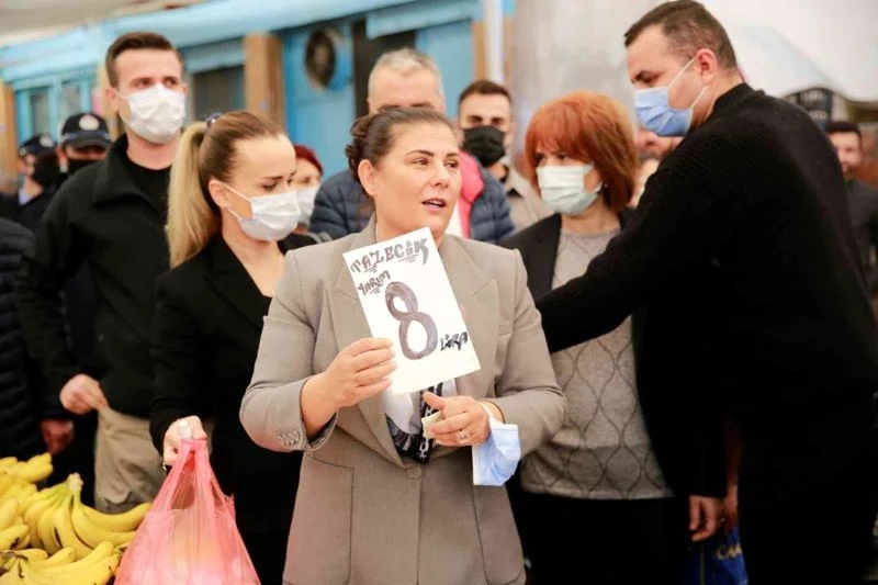 Başkan Çerçioğlu, Atça pazarında vatandaşlarla buluştu
