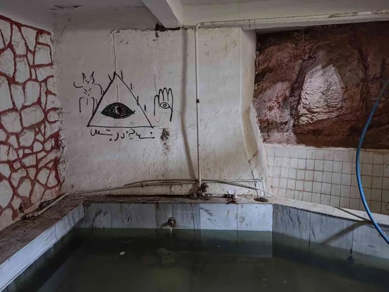 Eski hamamda esrarengiz şekiller
