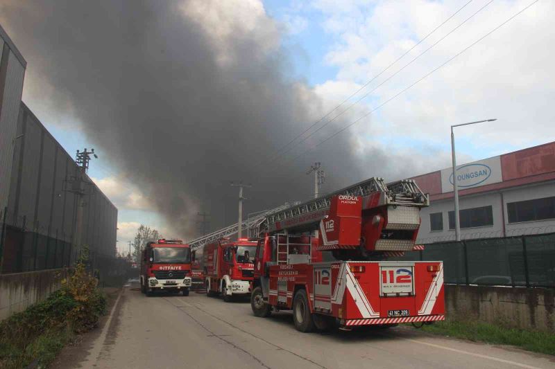 Kocaeli’deki fabrika yangını kontrol altına alındı
