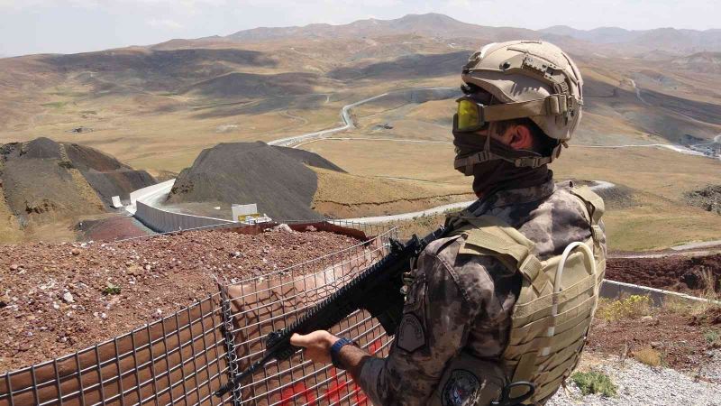 İran sınırında beklenen Afgan göçü yaşanmadı
