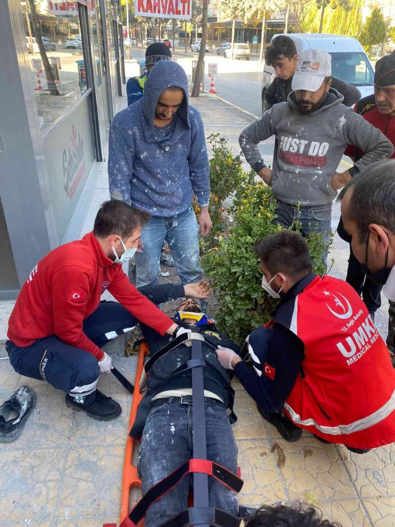 Aksaray’da 3’üncü kattan düşen inşaat işçisi yaralandı
