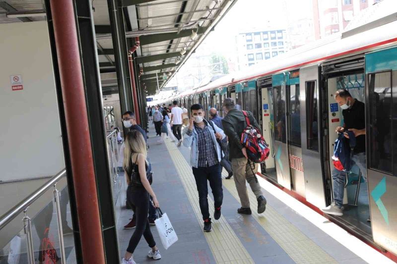 Yoğun siste Marmaray’da rekor yolcu
