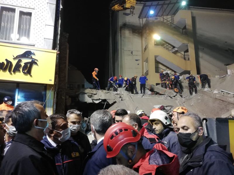 AFAD: “Malatya’da çöken bina enkazından 13 vatandaşımıza yaralı olarak ulaşılmıştır”
