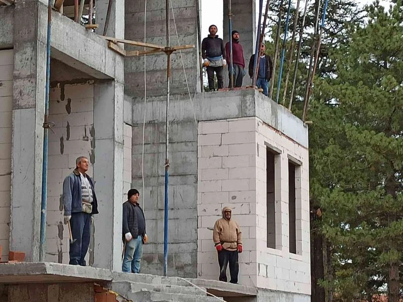 İnşaat işçileri işlerini, sürücü adayları eğitimlerini Atatürk için yarıda bıraktı

