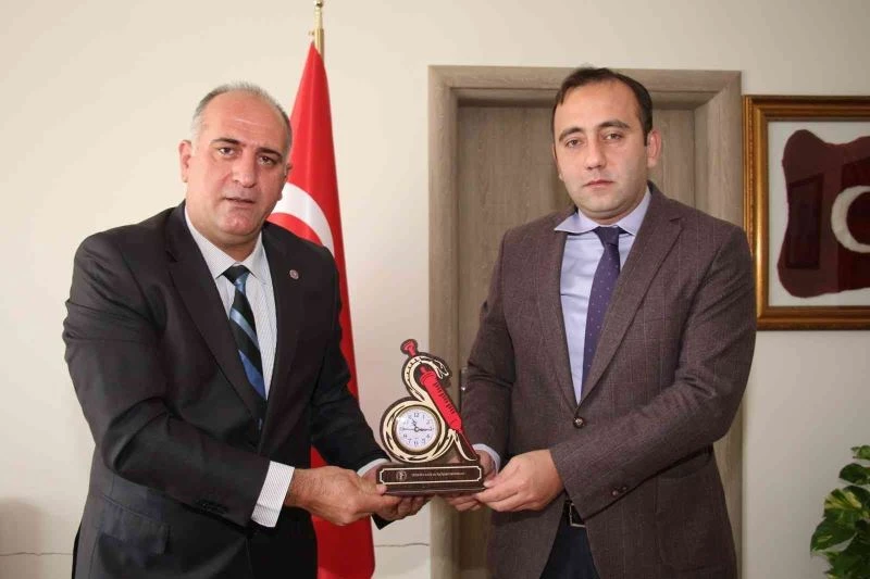 Özden Oltu Kaymakamı Bakkal’a ziyaret etti
