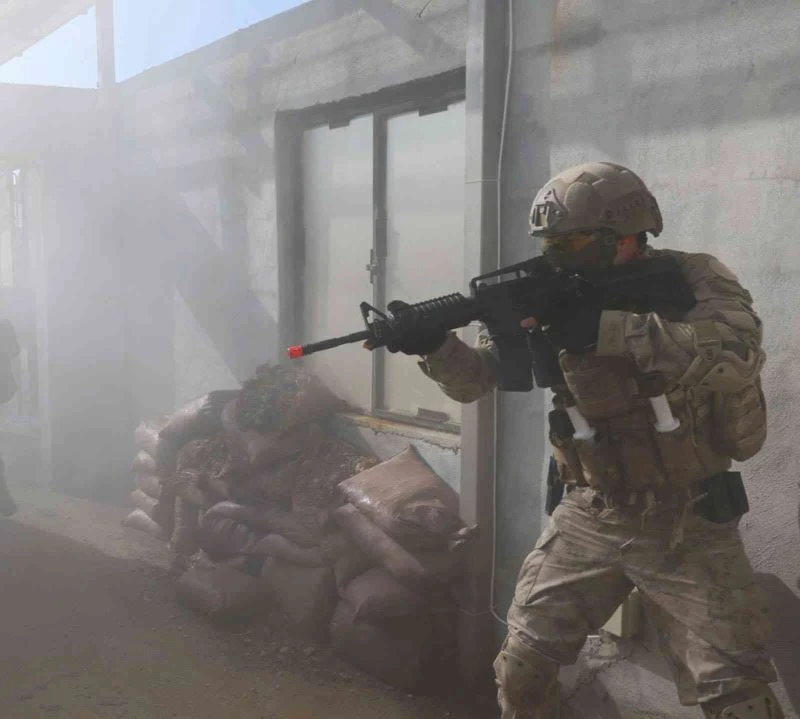 Jandarmadan “Meskun Mahalde Teröristle Mücadele Harekatı Kursu”
