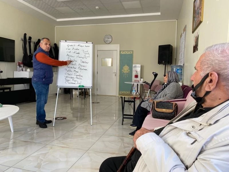 Alzaymır hastalarına ingilizce ile hafıza antrenmanı
