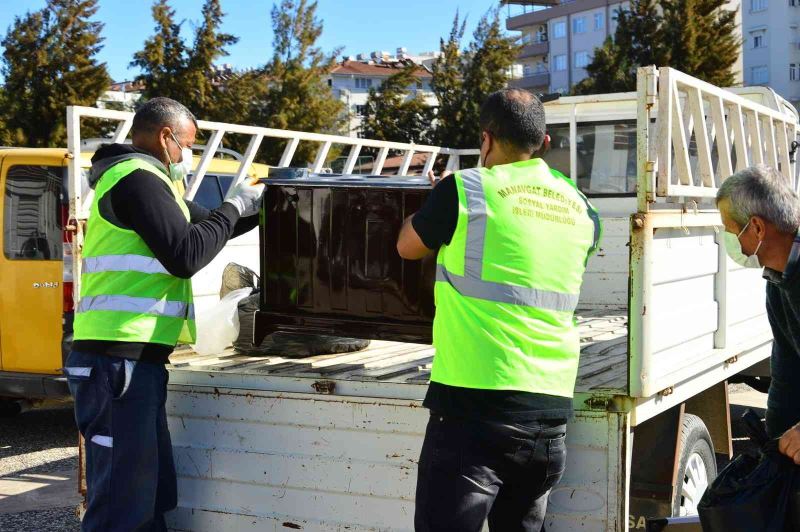 Manavgat’ta yangınzede vatandaşlara soba desteği
