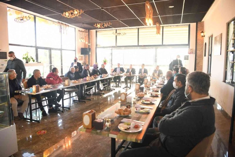 Başkan Çiftçi, Şekerpınar esnafıyla buluştu
