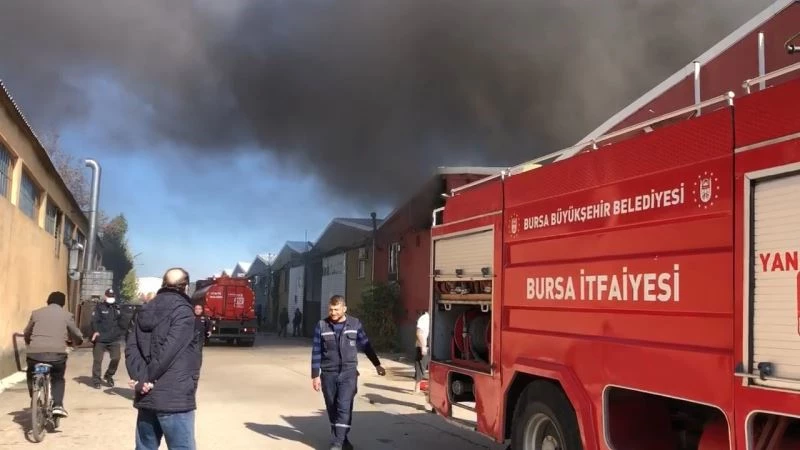 Bursa’da tekstil fabrikasından korkutan yangın
