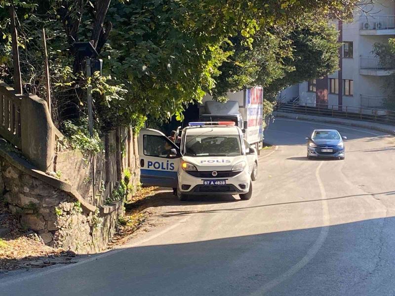 Polisi harekete geçiren şüpheli paket turşu bidonu çıktı
