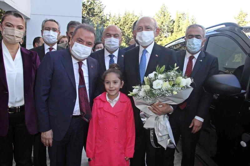 Kılıçdaroğlu’ndan Böcek’e nazar boncuğu
