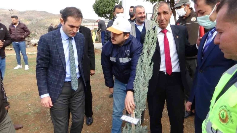 Batman’da dikilen fidanlara 15 Temmuz şehitlerinin isimleri verildi
