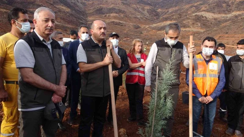 Bakan Yardımcısı Metin, Marmaris’teki fidan dikme törenine katıldı
