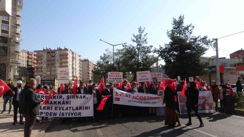 Hak-İş Konfederasyonundan Diyarbakır annelerine destek ziyareti
