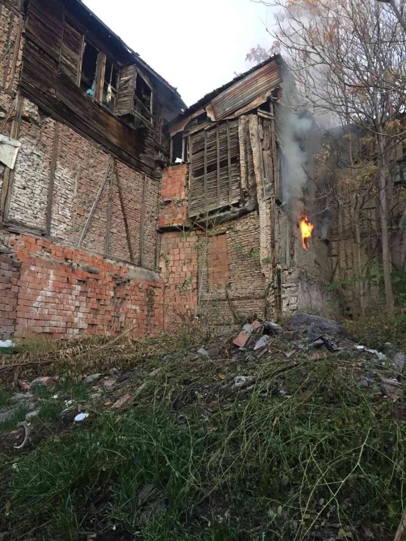 Ankara’da evde yangın çıktı, ev sahibi ile kiracı isyan etti: 