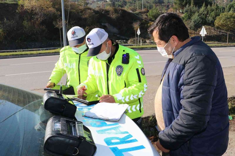 Amasya’da “Bir Haraketine Bakar Hayat” uygulamasında sürücülere ceza yağdı
