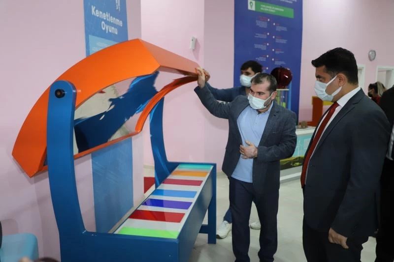 Kaymakam Tunç, İsmail Ebul - iz El Cezeri Bilim ve Sanat Merkezinde incelemelerde bulundu
