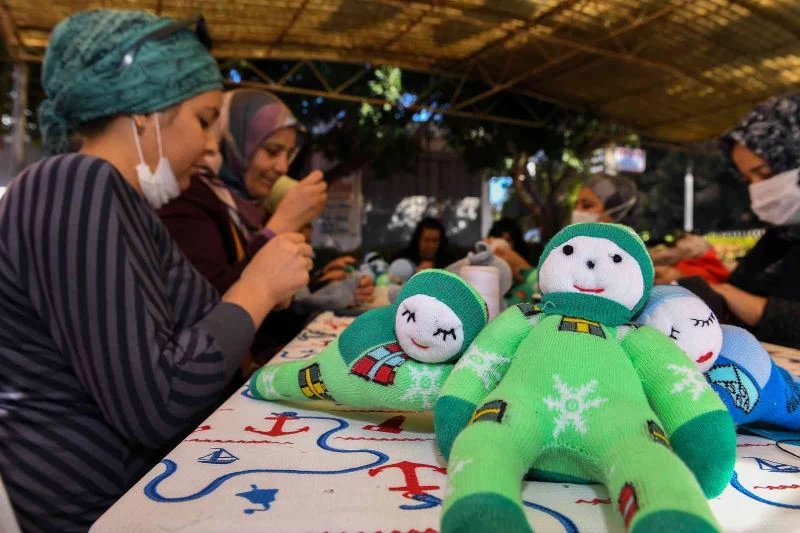 ‘Evimiz Atölye’ projesiyle çoraptan oyuncak üretiyorlar
