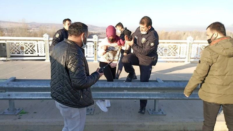 Geceden bu yana ormanda arandı, cep telefonu elinde bulvarda bulundu
