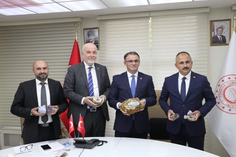 Yarı değerli taşlar ülke ekonomisine kazandırılacak
