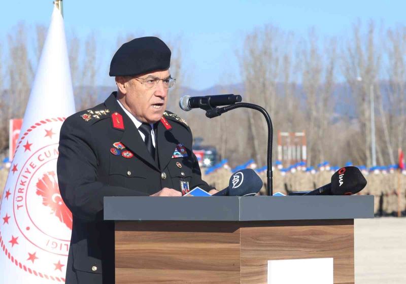 Mezun olan 2 bin 167 uzman erbaş yemin etti: Komandoların gösterisi nefes kesti
