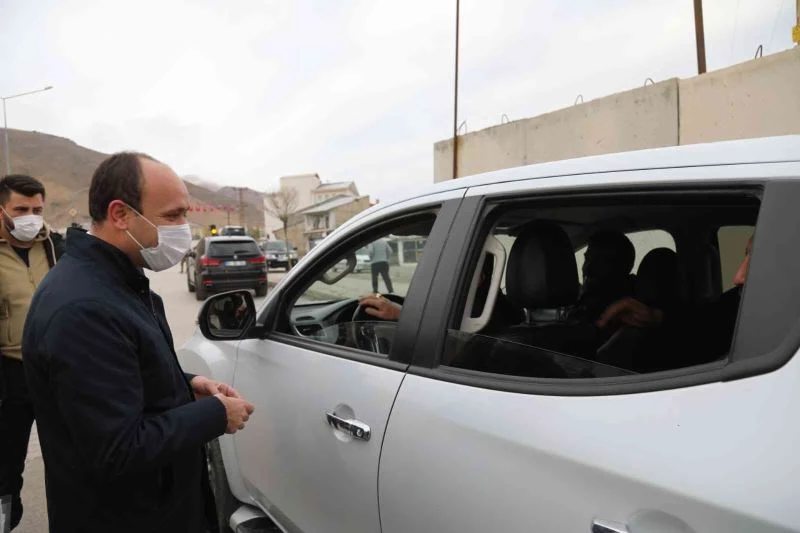 Kaymakam Solak’tan emniyet kemeri kontrolü
