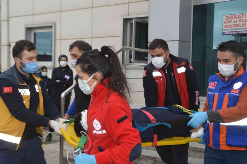 Eleşkirt Devlet Hastanesinde gerçeği aratmayan yangın tatbikatı

