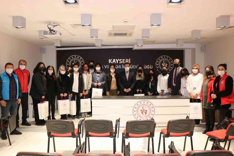 Kabakcı, tiyatrocular ile buluştu
