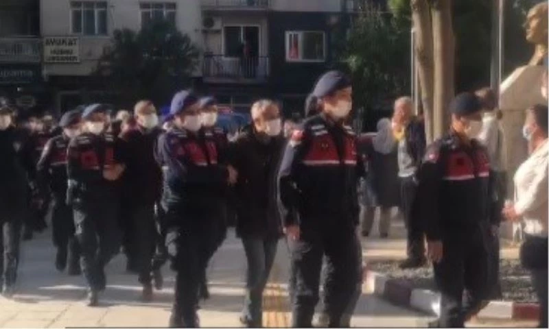 Kemalpaşa Belediyesine rüşvet operasyonunda flaş gelişme: 11 kişi adliyede
