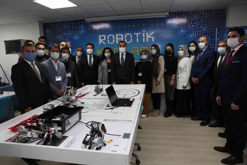 Kars’ta, “Robotik Beyinler” laboratuvarının açılışı yapıldı
