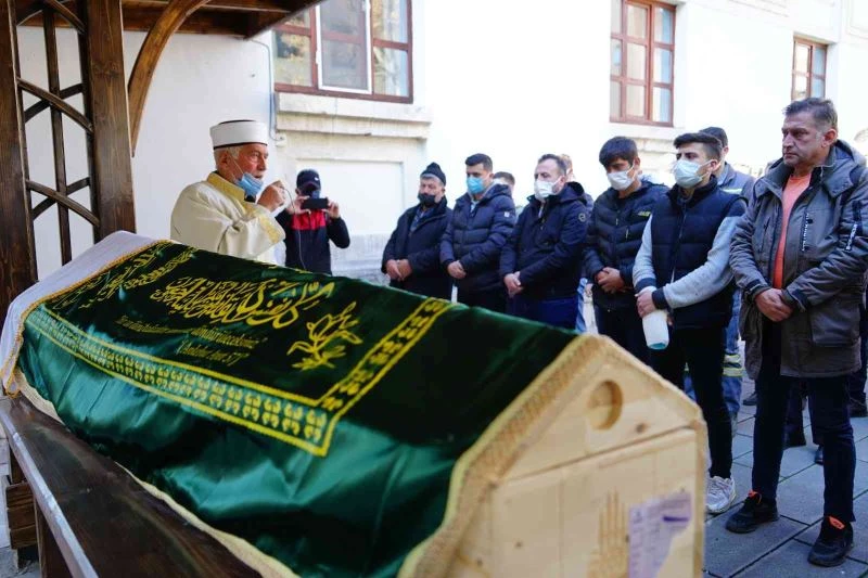 Sokak ortasında canice öldürülen Hanife Demirci, son yolculuğuna uğurlandı
