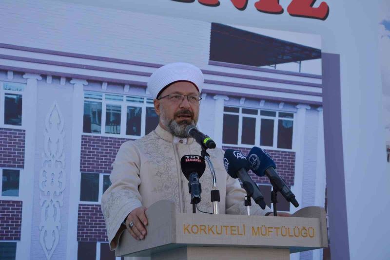 Ali Erbaş: “Cami, okul ve Kur’an kursu yaptıran insanların amel defteri kapanmayacak