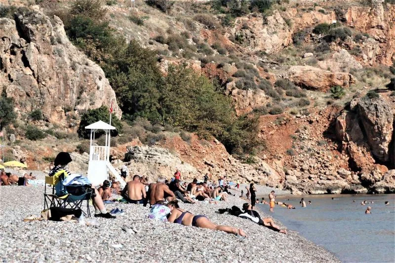 Doğu’da kar Antalya’da yazdan kalma günler
