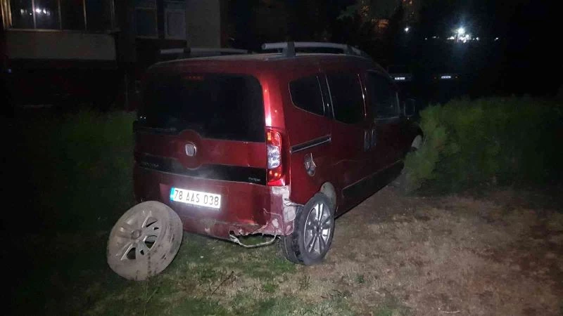Alkollü sürücü aracıyla uçtuğu bahçeden kaçmaya çalıştı: Kaza anı kamerada
