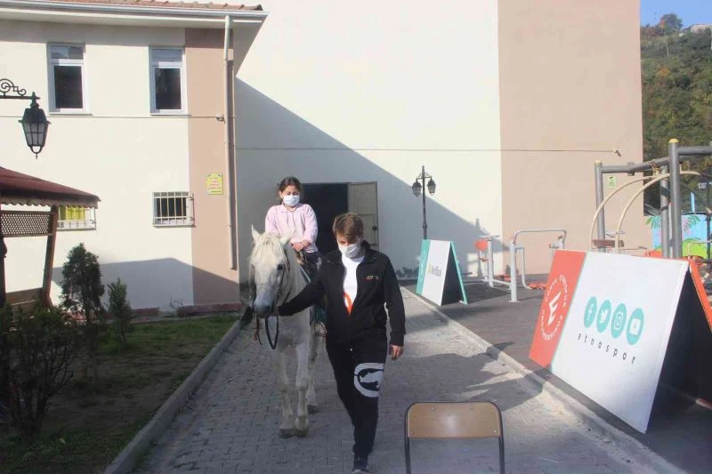 Selzede öğrenciler ata sporları ve geleneksel oyunlarla stres attı
