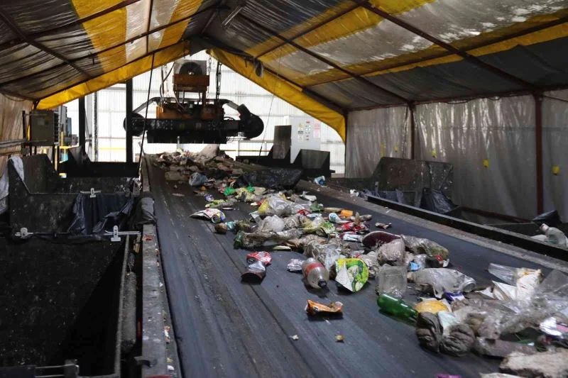 Geri dönüşüm tesisinde atıkların içinden bebek cesedi çıktı
