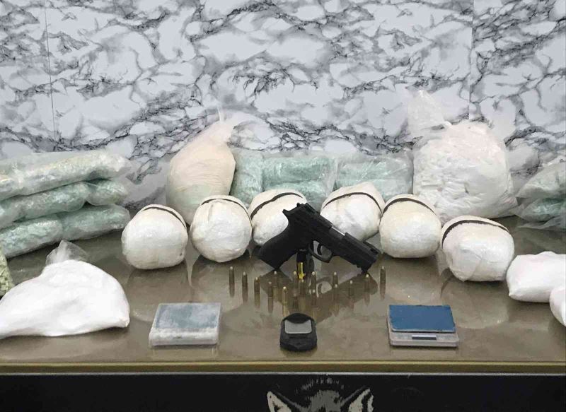 İstanbul’da uyuşturucu operasyonları: Metamfetamini lokum kutusunda pudra şekeriyle gizlemişler
