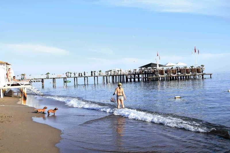 Turizm sezonu bitti sahiller az sayıda turiste kaldı
