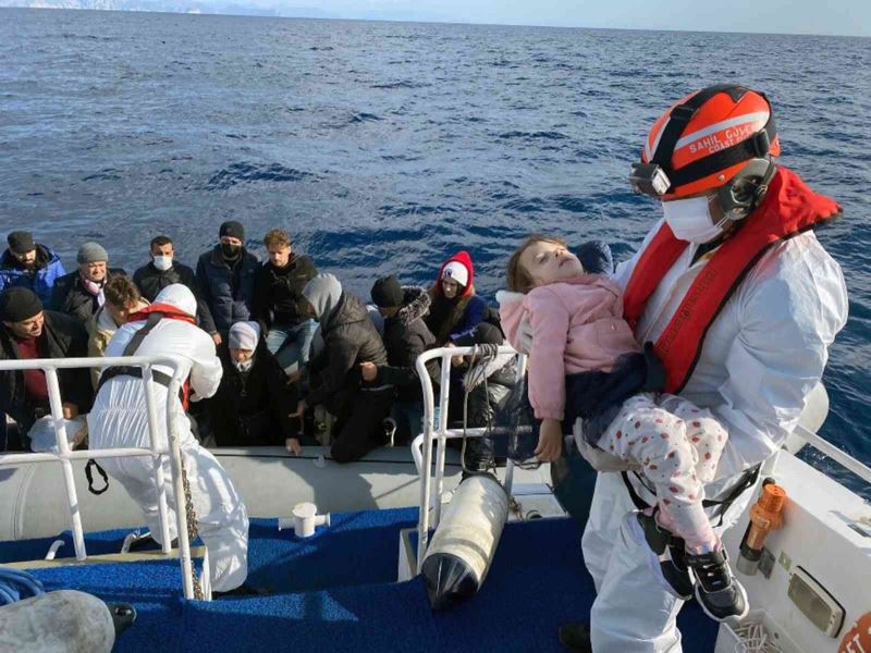 Yunan unsurlarının göçmenlere zulmü kadın-çocuk dinlemiyor
